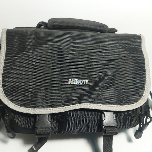 Nikon Compact Digital SLR Accessories Bag, Black Gray - Picture 1 of 14